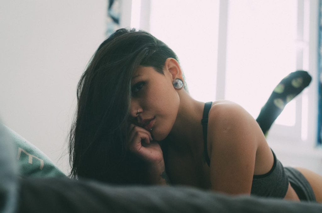 ¿Qué es la fotografía boudoir? Y cómo hacerla este 2023 Ejemplo pose Fotografía Boudoir