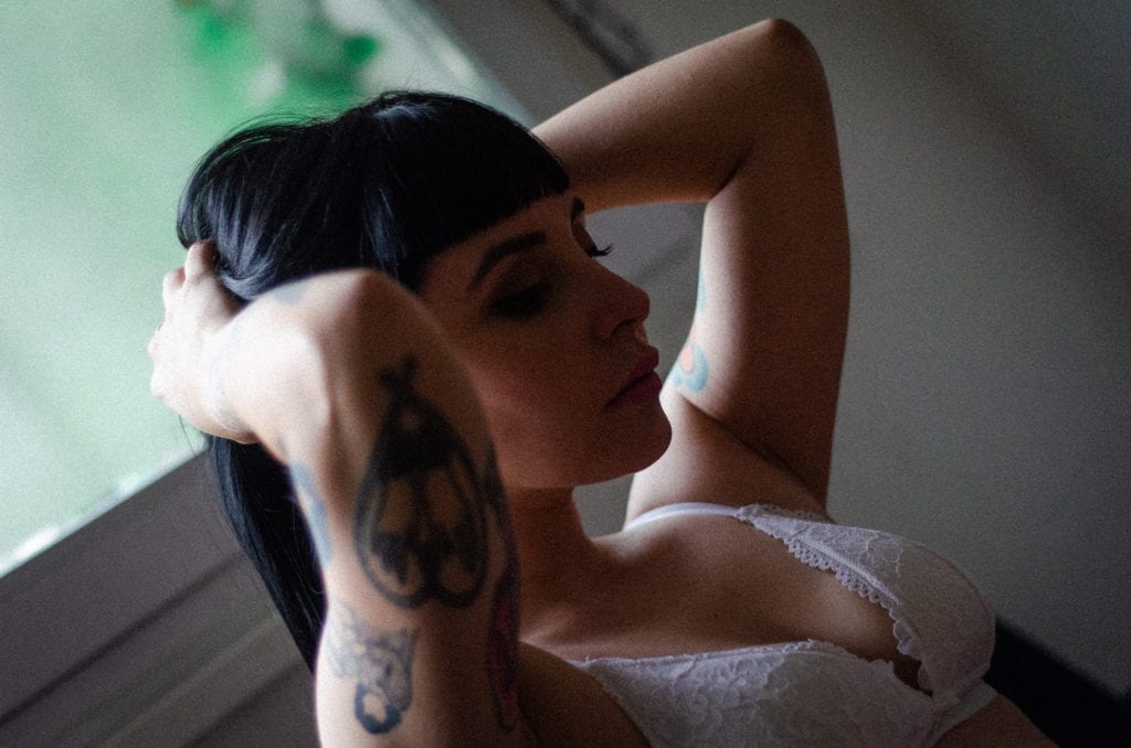 ¿Qué es la fotografía boudoir? Y cómo hacerla este 2023 Ejemplo pose Fotografía Boudoir