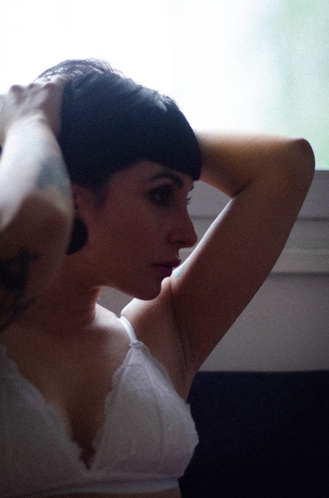 ¿Qué es la fotografía boudoir? Y cómo hacerla este 2023 Ejemplo pose Fotografía Boudoir